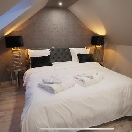 Les Suites M Wanze Luaran gambar