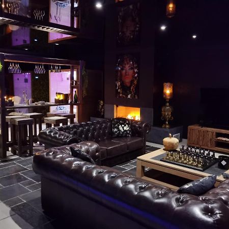 Les Suites M Wanze Luaran gambar
