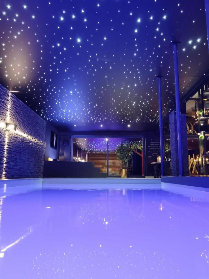 Les Suites M Wanze Luaran gambar