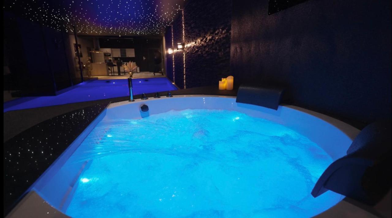 Les Suites M Wanze Luaran gambar