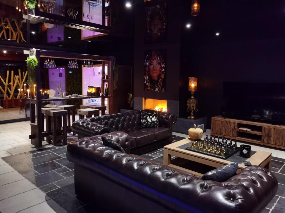 Les Suites M Wanze Luaran gambar