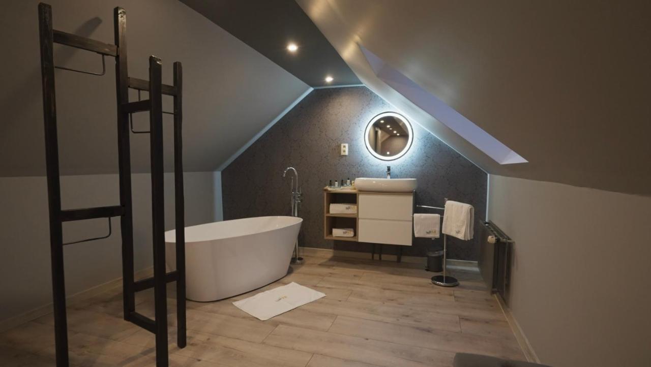 Les Suites M Wanze Luaran gambar