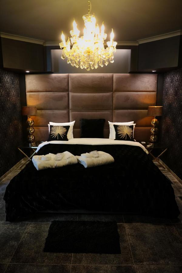 Les Suites M Wanze Luaran gambar
